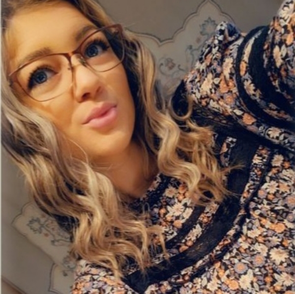 Meet your Posher, Ashley - Picture 5 of 8